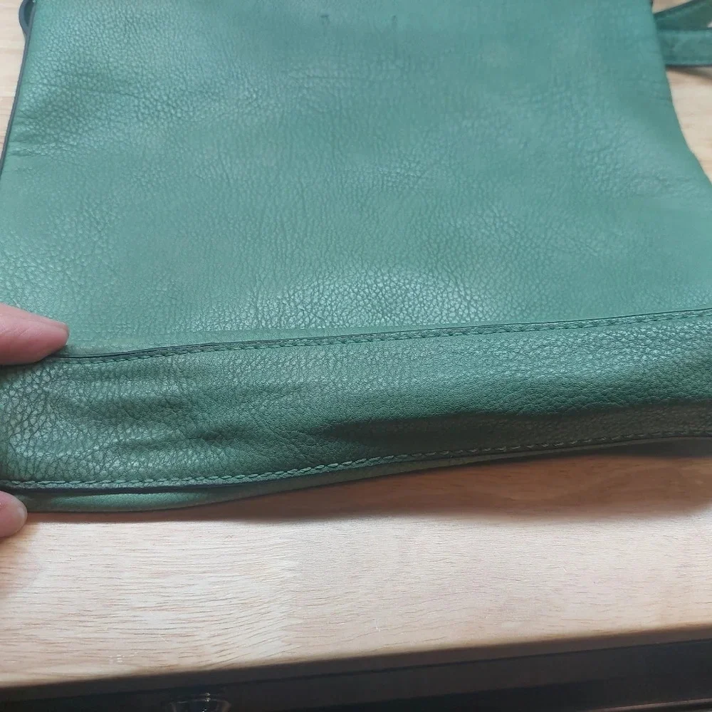 G.H.Bass & Co Rare Vintage Green 💚 Leather Adjustable Crossbody bag Purse